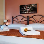 Ai Due Volti