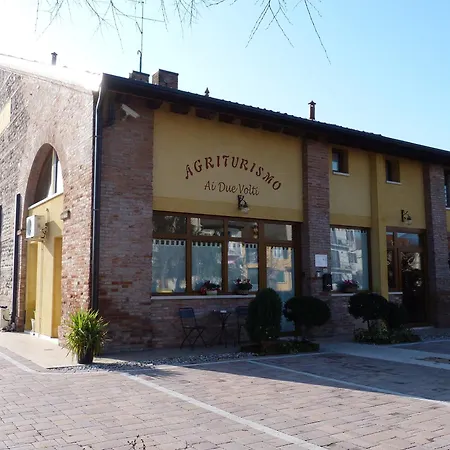 בית חווה Ai Due Volti דוסובונו