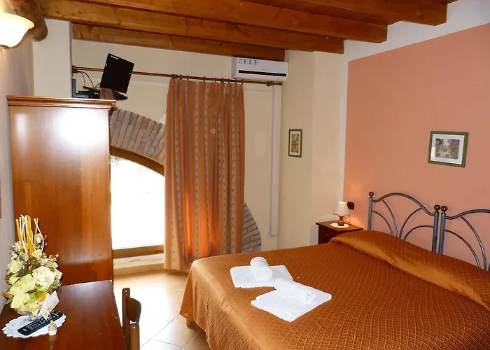 Farmház Ai Due Volti